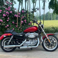 Motocicleta Sportster 883 Cruiser, Excelente Estado. Motor bicilíndrico en V de 883 cc refrigerado por aire, frenos de disco, totalmente funcional.