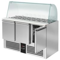 Mesa de Preparación Refrigerada Gastro Saladette PREMIUM de GGM, 1368 mm, Triple Puerta, Tapa de Vidrio, Eficiencia Energética A++, Descongelación Automática +4C