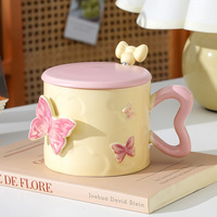 Tasse en céramique en relief créative haut de gamme avec cuillère pour compagnon de tasse d'eau de bureau ou de couple pour le thé ou la bière en gros disponible