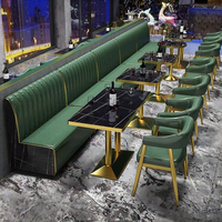 Ensembles de mobilier de restaurant au design moderne : bancs en cuir et tables de restaurant pour la restauration rapide, mobilier de café avec chaises.