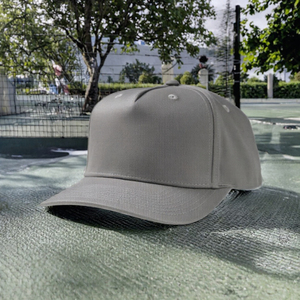 Casquette snapback en cuir PU noir à 5 panneaux, visière plate, broderie logo, style streetwear décontracté - Product Image 3