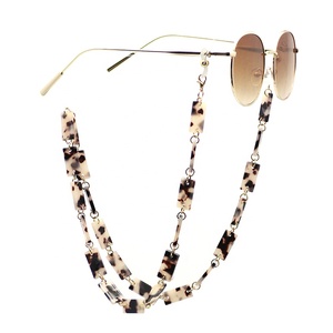 Vente en gros de grandes chaînes ambrées style rétro pour <span class=keywords><strong>lunettes</strong></span> femmes <span class=keywords><strong>tendance</strong></span> <span class=keywords><strong>lunettes</strong></span> personnalisées chaîne de <span class=keywords><strong>lunettes</strong></span> - Product Image 4