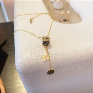 2023 femmes élégant arc chaîne collier trèfle à quatre feuilles pendentif court laine acier inoxydable titane acier nouveaux bijoux à la mode - Product Image 2