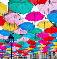 Parasols de rue colorés, utilisés pour les décorations suspendues, accessoires de fête économiques pour adultes, équipés de poignées en plastique