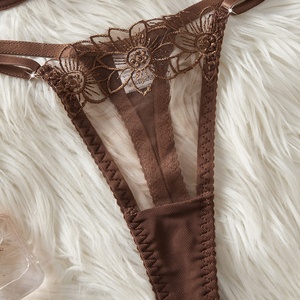 Nuovo Set di Lingerie Gotica in Pizzo Caramello Traforato, Due Pezzi, Reggiseno Mezza Coppa Sottile, Traspirante e Confortevole - Product Image 3