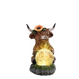 Escultura de Resina Epoxi con Luz Solar de Ganado Highland, Adorno de Jardín de Arte Folclórico para Uso en Exteriores - Product Image 1