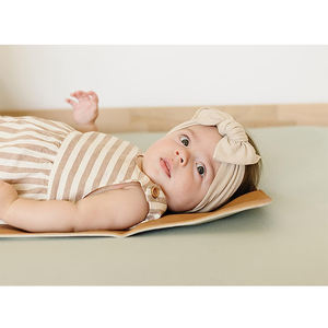 Matelas à langer en cuir végan respirant pliable et imperméable à l'eau - Product Image 2