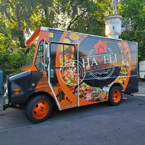 2025 Good Performance Towable Fiberglass Aluminum Food Truck for Sale Hot Selling Electric Snack Food Chips Buffet Car - Product Image 2