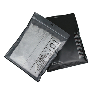 Tùy chỉnh in ấn cửa sổ trong suốt sương mù gói hàng may mặc Frosted nhựa Ziplock Matte đen nắp kéo niêm phong Top mang nhãn hiệu túi - Product Image 3