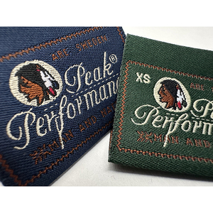 Etiqueta tejida hecha de reciclaje personalizada, etiqueta de cuello de ropa de alta densidad de Damasco, etiquetas de bandera de marca de diseño de logotipo moderno a la moda - Product Image 2