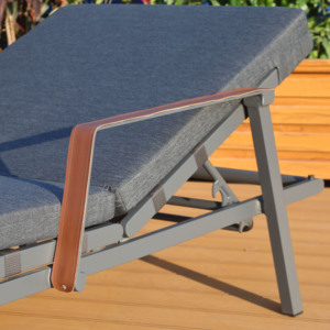 Chaise longue de plage en aluminium haut de gamme, moderne, durable et tendance, avec coussin en mousse haute densité - Product Image 3
