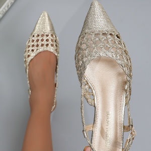Sandali Eleganti da Donna Color Oro con Punta Affusolata e Cinturino Regolabile, Modello Slingback con Dettagli Traforati in Rete per l'Estate - Product Image 2