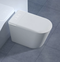 Toilette intelligente moderne de luxe avec télécommande, bidet automatique, siège chauffant, double chasse d'eau, siphon en P, design en céramique à poser au sol