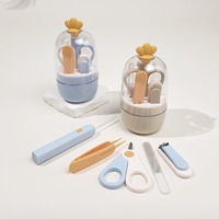 Kit de Soins des Ongles pour Enfants avec Lampe, Cure-Oreilles, Coupe-Ongles Anti-Pincement, Lime à Ongles et Ciseaux pour Bébés et Nouveau-nés