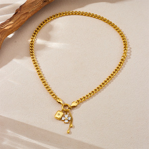 Ensemble Collier et Bracelet Femme en Acier Inoxydable Plaqué Or, Style Chic et Tendance, avec Pendentifs Fleur, Étoile, Carré et Breloques à Gland en Zircon Cubique - Product Image 4