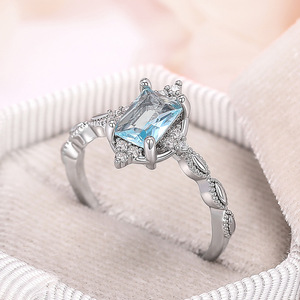 Anello con Design a Corona, Stile Elegante, Anello da Dito per Donne - Product Image 2