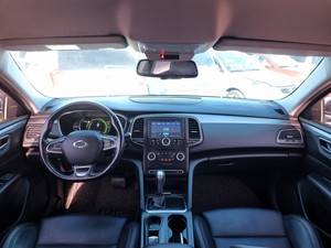 Sedán Gris 2019 SM6 Gasolina Automático Sin Accidentes Limpio Tamaño Mediano Asequible Kilometraje Real Coche Usado Coreano en Venta - Product Image 5