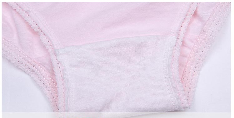 High-Waist Adjustable Maternity Brief (822): adjustable waist and pleated panel construction detail