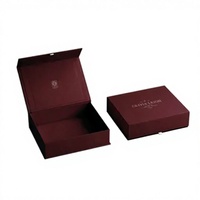 Emballage pliable personnalisé avec couvercle magnétique et poignée en ruban, logo personnalisé, boîte cadeau rigide à rabat magnétique rouge