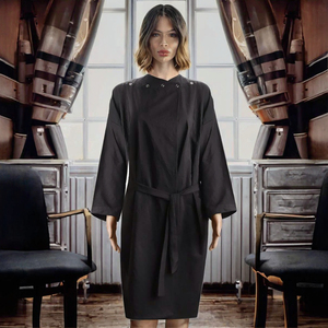 Blouse de Salon Personnalisée Tendance – Veste Professionnelle pour Coiffeur, Cape de Coiffure Imperméable en Polyester, Tablier de Barbier Col en V - Product Image 2