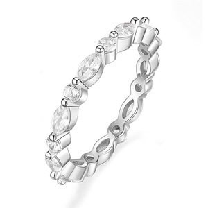 Anello con Design a Linee a Forma di Marquise, Stile Minimalista per Donne - Product Image 4