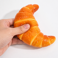Jouet Squishy Croissant à Remontée Lente, Design en Forme de C, Couleur Orange Brun, Anti-Stress, Compagnon de Bureau