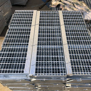 Échelles industrielles en acier personnalisables avec rampes et marches en métal - Product Image 5