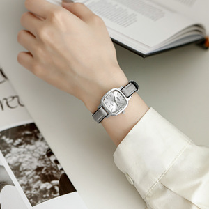 Reloj cuadrado dorado para mujer, esfera blanca, correa de cuero, elegante reloj de pulsera de cuarzo - Product Image 2