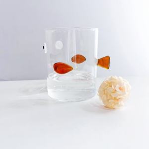Tazza di vetro borosilicato a forma di <span class=keywords><strong>pesce</strong></span> carina con decorazione di <span class=keywords><strong>pesce</strong></span> resistente al calore per microonde e lavabile in lavastoviglie senza BPA - Product Image 1