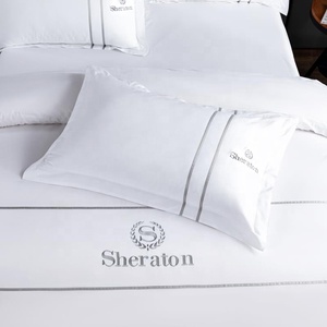 Set di Biancheria da Letto Classico Originale Bianco per Hotel in Cotone a Fibra Lunga 60S con Logo Ricamato - Product Image 3