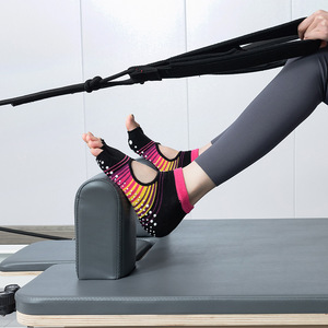 Venta al por mayor <span class=keywords><strong>de</strong></span> <span class=keywords><strong>calcetines</strong></span> <span class=keywords><strong>de</strong></span> Punta abierta para <span class=keywords><strong>yoga</strong></span> y pilates, <span class=keywords><strong>calcetines</strong></span> <span class=keywords><strong>de</strong></span> algodón transpirables antideslizantes para mujeres, <span class=keywords><strong>calcetines</strong></span> <span class=keywords><strong>de</strong></span> <span class=keywords><strong>yoga</strong></span> antideslizantes para el pelo <span class=keywords><strong>de</strong></span> una pieza para <span class=keywords><strong>Amazon</strong></span> - Product Image 4