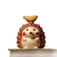 Figurine de hérisson en bois sculptée à la main, décor de bureau magnétique mignon peint à la main, cadeau kawaii pour les amoureux des animaux