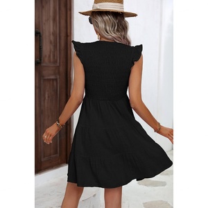 Robe mini de plage sans manches à col en V, motif floral, tissée, écologique, unie, plissée, à ourlet volanté - Product Image 5