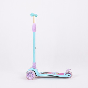 Patinete infantil 3 en 1 plegable con altura ajustable para niños de 3 a 6 años, ruedas azules y rojas - Product Image 2