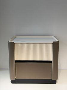 Mesita de Noche Moderna Crema con 2 Cajones, Tapa de Cuero Acanalado <span class=keywords><strong>Blanco</strong></span>, Acabado en <span class=keywords><strong>Pintura</strong></span> Horneada, Cierre Suave, Almacenamiento de Madera Maciza para Dormitorio - Product Image 5