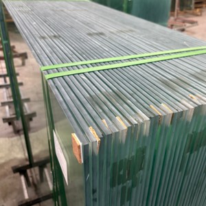 Verre trempé <span class=keywords><strong>sur</strong></span> <span class=keywords><strong>mesure</strong></span> avec trous percés et bords polis pour meubles et cloisons de bureau - Product Image 3