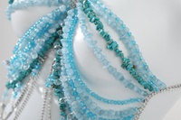 Bikini halter top fait main avec paillettes turquoise, chaîne de corps pour les fêtes, bijoux de sirène, soutien-gorge bleu avec pierres précieuses, bralette perlée