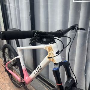 Vélo de montagne de haute qualité 29 pouces, cadre en fibre de carbone, fourche en aluminium, 24 vitesses, VTT LEOPARDpro- LT Fibercarbon - Product Image 4