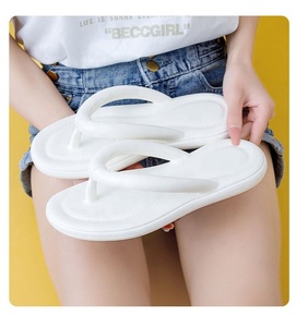 Nouveauté : tongs ouvertes de couleur macaron, en PVC souple, sandales plates d'intérieur et d'extérieur, antidérapantes, légères pour femmes - Product Image 2