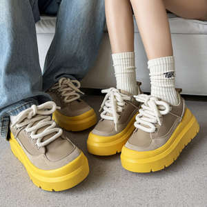 Chaussures de sport pour hommes de luxe de haute qualité, semelle épaisse, tendance de la mode, semelle intermédiaire en latex, semelle extérieure en caoutchouc, tige en PVC résistante à l'usure - Product Image 1