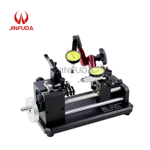 Strumento per la concentricità di ricambi auto con supporto per test di eccentricità radiale e frontale e lettura dati chiara - Product Image 1