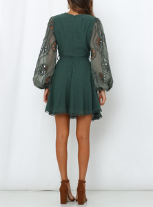 Abito da donna personalizzato con scollo <span class=keywords><strong>a</strong></span> V in pizzo con maniche <span class=keywords><strong>a</strong></span> <span class=keywords><strong>palloncino</strong></span> abito in vita Sexy <span class=keywords><strong>taglie</strong></span> <span class=keywords><strong>forti</strong></span> Casual Mini abito - Product Image 2