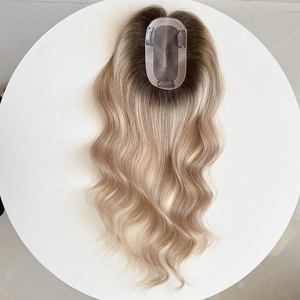 Listo para enviar: Topper de cabello europeo 3x5.5 con base mono y clips de PU, ondulado, color rubio balayage, para mujeres con pérdida de cabello. - Product Image 1