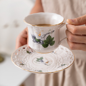 Ensemble de tasses et soucoupes à thé florales de l'après-midi <span class=keywords><strong>Service</strong></span> à thé en <span class=keywords><strong>porcelaine</strong></span> britannique <span class=keywords><strong>Service</strong></span> à thé en céramique de luxe moderne et vintage pour adulte - Product Image 3