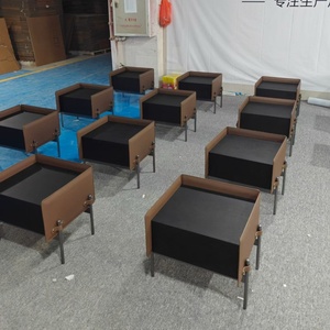 Table de chevet moderne de luxe <span class=keywords><strong>Evelyn</strong></span> en bois foncé et cuir marron avec cadre métallique, 1 tiroir, armoire de rangement pour chambre à coucher - Product Image 4
