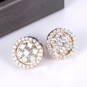 Boucles d'oreilles clous en or jaune 10 carats avec diamants en moissanite Messi Jewelry - Product Image 3