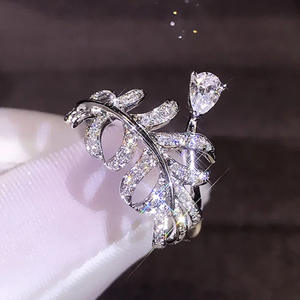 Anello da Donna in Oro Bianco con Diamante Naturale Taglio a Pera, Colore G, Design a Foglia Scintillante, Anello di Fidanzamento T0854 - Product Image 2