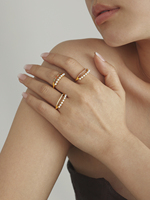 Bague double couche réglable élégante et minimaliste en acier inoxydable plaqué or 18 carats avec zircon 5A et imitation perle pour femme, idéale pour cadeau ou soirée