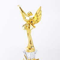 24 Trophée des meilleures ventes en plastique ABS rouge et coupe en cristal pour la compétition de danse de ballet RZ07