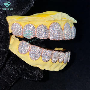 กริลล์ฮิปฮอปแบบสั่งทำพิเศษ 8 ฟันต่อ 8 ฟัน ทรง Deep Perm Cut ประดับเพชรโมอิสซาไนต์ VVS ชุบทองคำขาว/โรสโกลด์ 18K บนตัวเรือนเงินสเตอร์ลิง - Product Image 2